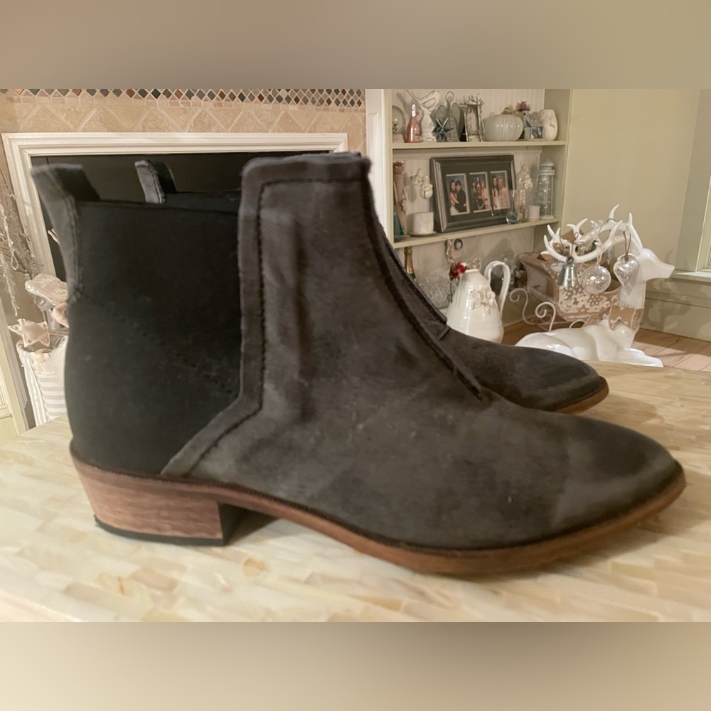 Woman’s Ankle Cowboy Style Boots